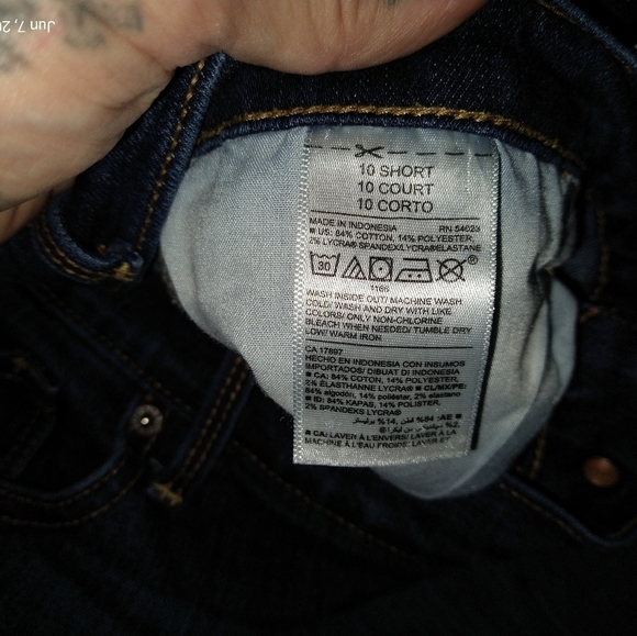 Old Navy Jeans - Picture 6 of 6